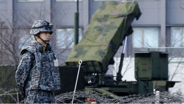 日本近期於沖繩地區成立「第七反艦導彈聯隊」，封鎖中國解放軍進入太平洋的水道。 圖：翻攝自 鋒芒 FM