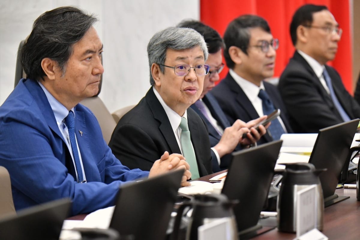 陳建仁指示國防部應於一個月內完成籌設軍中轉型正義教育外部專家諮詢小組。 圖：行政院提供