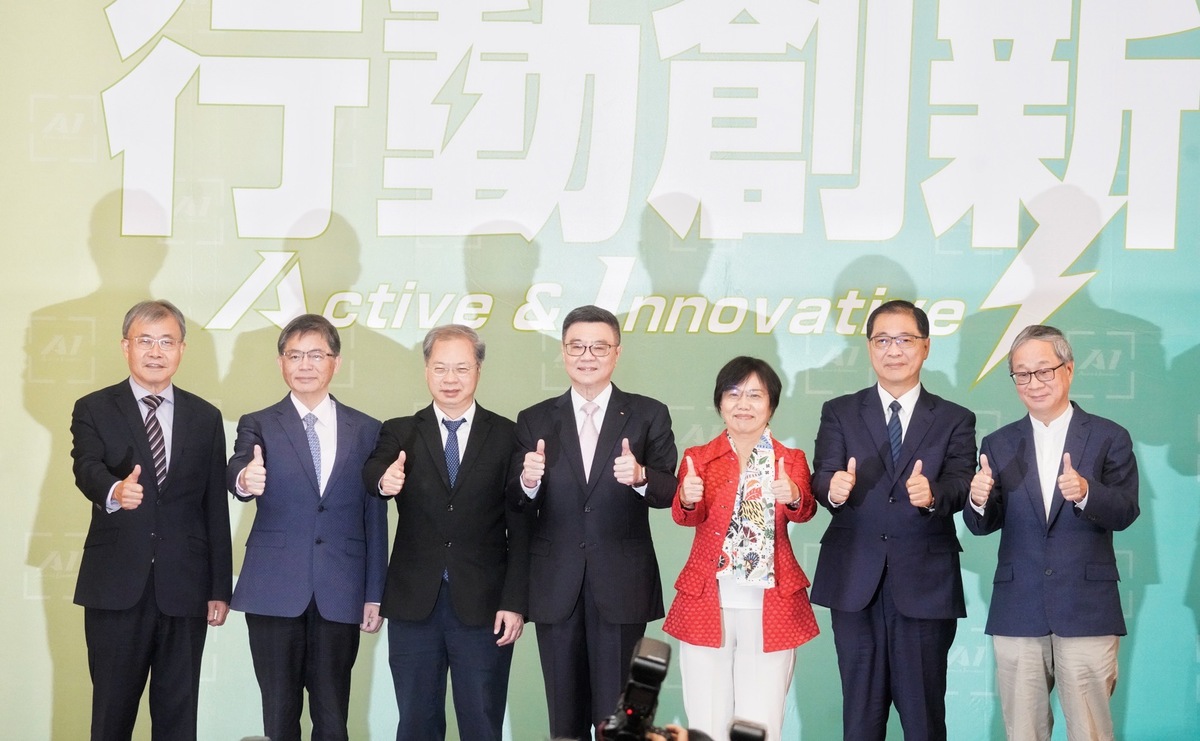 準閣揆卓榮泰今（12）天宣布5位新閣員，包括：「天下第一部」內政部長將由監察院長陳菊人馬、前立委劉世芳接掌，而賴清德的子弟兵、交通部長由行政院秘書長李孟諺可望出任，知名作家小野（李遠）將出任文化部長，「高雄幫」中山大學校長鄭英耀接教育部長和北檢檢察長鄭銘謙接法務部長。 圖：張良一/攝