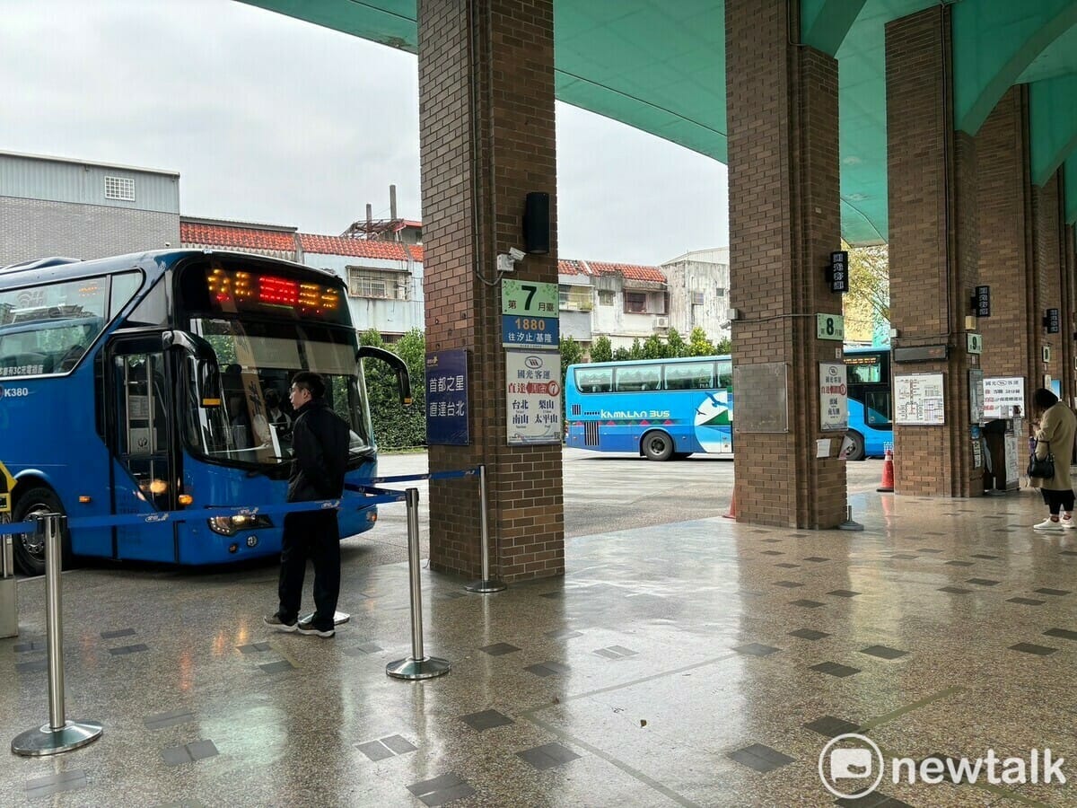 國道客運，第二波調漲將於9月過後陸續實施，昨(14)日公路局表示，國道客運有3條路線，提出調漲售價申請，預計9月1日調升1至11元。 (客運示意圖) 圖：林冠妤／攝 (資料照)