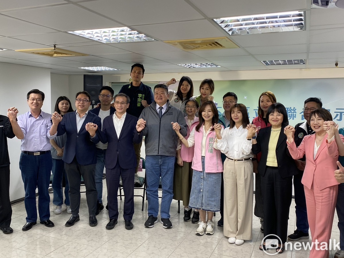 民進黨4女力不分區立委認養服務責任區，力拚收復桃園。 圖：林昀真/攝