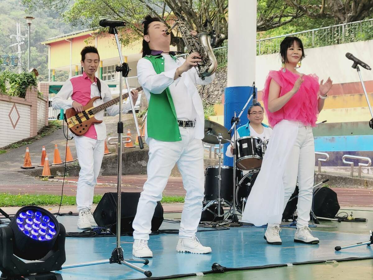 LIFE爵士樂團至和平國中演出。 圖：和平國中/提供