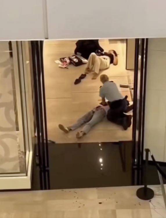新南威爾斯州警方不願證實他們是否槍殺了嫌疑人，或該事件是否與恐怖主義有關。警方預計將於當地時間下午 5 時 45 分提供最新情況。 圖：取自「X」@anthonysparck