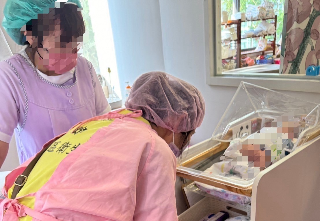 高市衛生局人員至坐月子中心稽查。 圖：高雄市教育局/提供