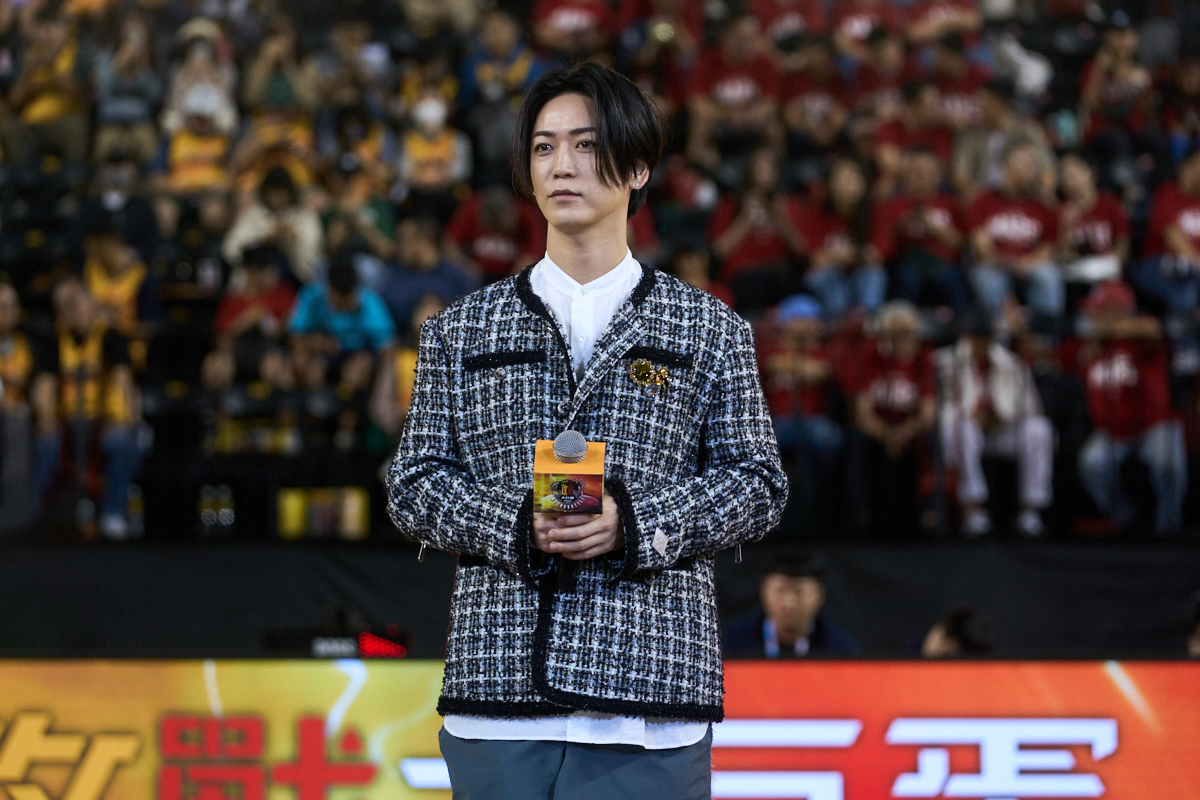 《怪物樵夫》龜梨和也擔任台北大巨蛋首場職籃賽事中場嘉賓。 圖：網銀國際影視／提供