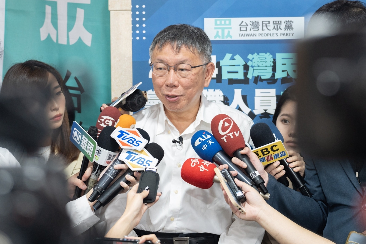 柯文哲說，明明藍綠都甲動投票，卻一堆人跑票沒來，投票結果出爐後反怪民眾黨，很奇怪。 圖：民眾黨/提供