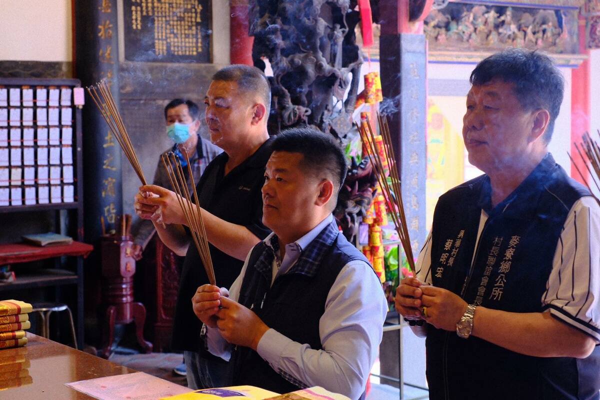 民進黨員前鄉長許忠富儘管未獲黨提名，且遭受藍白夾殺，此次補選仍以壓倒性票數勝出，以逾 9 千票，近 5 成得票率順利當選。 圖：取自許忠富臉書