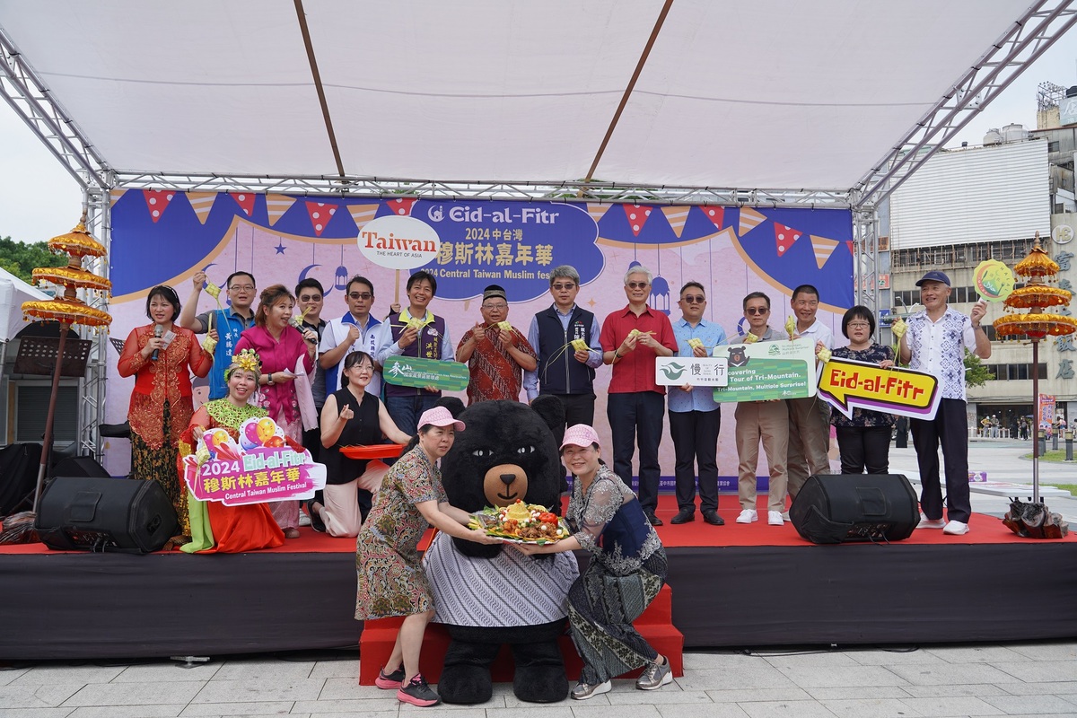 穆斯林嘉年華在台中舊火車站前廣場熱鬧舉行。 圖：唐復年/攝