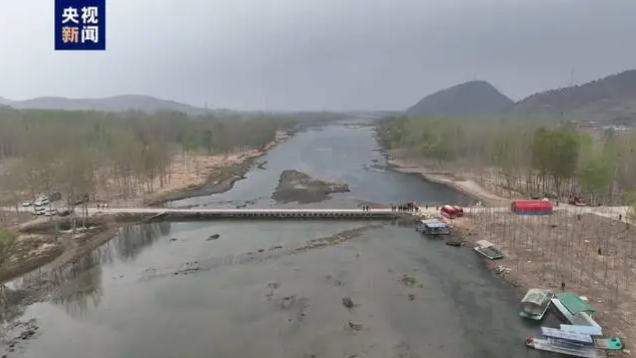 中國秦皇島市盧龍縣劉家營鄉桃林口村，近期發生一起船隻側翻事故。 圖：翻攝自央視新聞