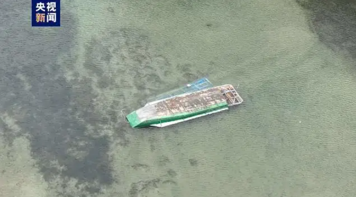 中國秦皇島市盧龍縣劉家營鄉桃林口村，近期發生一起船隻側翻事故。 圖：翻攝自央視新聞