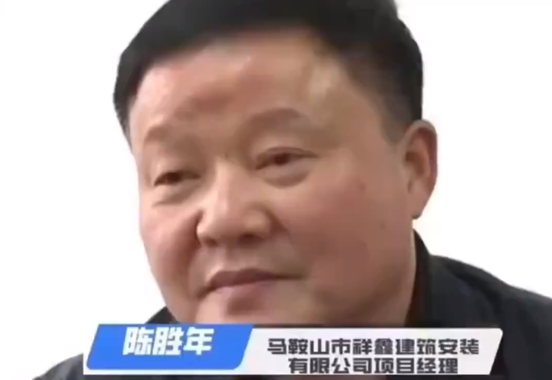 身為施工方的馬鞍山市祥鑫建築安裝有限公司項目經理陳勝年，被問及水管埋淺的地方，是否有寫在施工日誌上時，他承認沒有記在施工日誌上。 圖：翻攝自真相傳媒 X（前推特）帳號