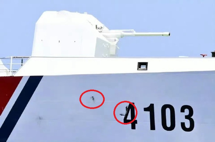 中國海警船4103號傳遭菲律賓海巡艇「辛甘丹號(BRP Sindangan MRRV-4407)」撞出幾個洞。 圖：翻攝「微博」@風清頌
