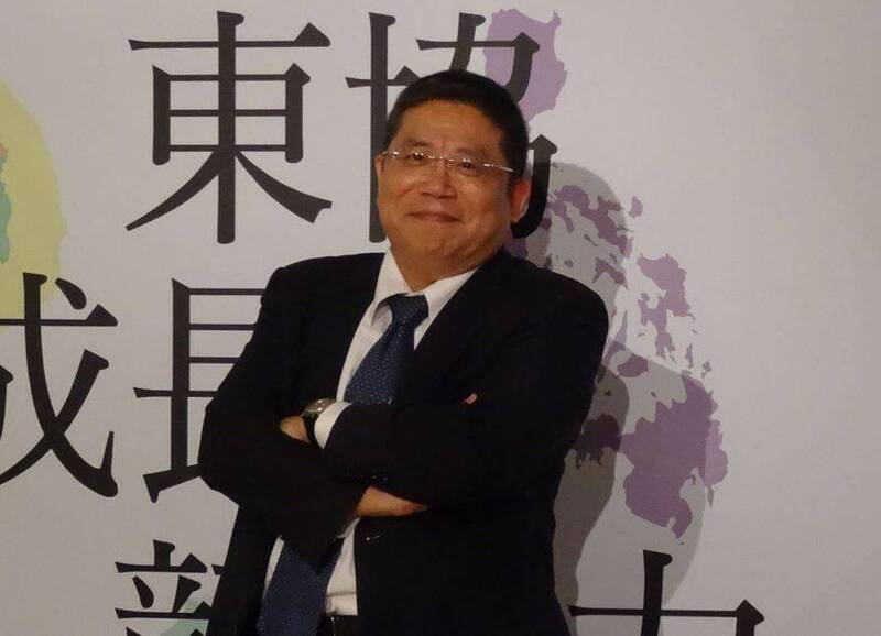 資誠創新諮詢公司前董事長劉鏡清（左）內定出任卓準內閣國發會主委。 圖：翻攝國立臺灣師範大學EMBA臉書