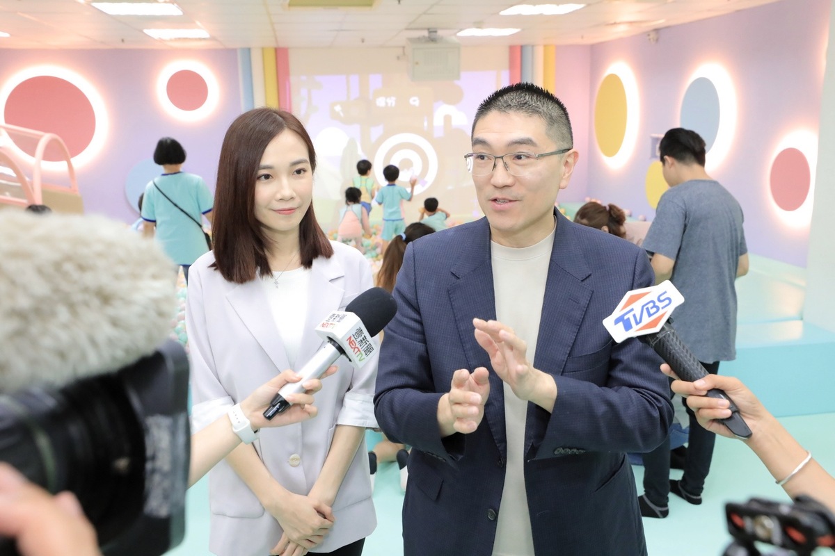 基隆市長謝國樑（右）、民眾黨前發言人楊寶楨（左）出任基隆市政策推廣大使。 圖：楊寶楨 / 提供