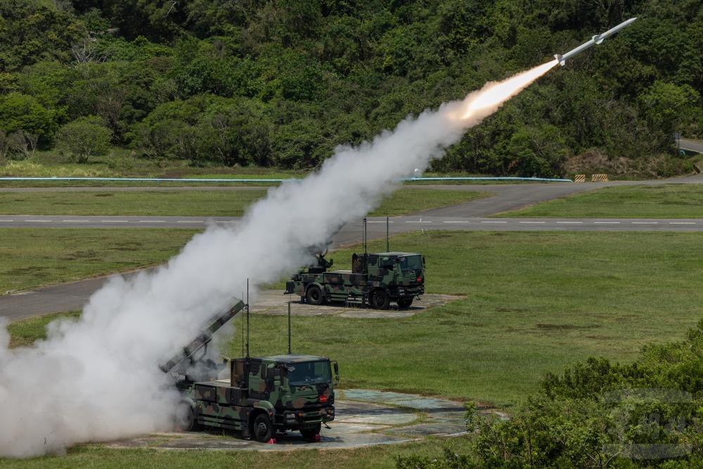 陸射劍二防空飛彈實彈射擊。 圖：軍聞社提供