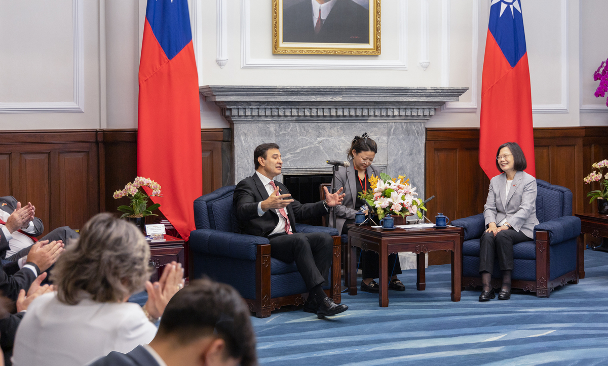 蔡英文接見巴拉圭共和國國會暨參議院議長歐斐拉訪團。 圖：總統府提供