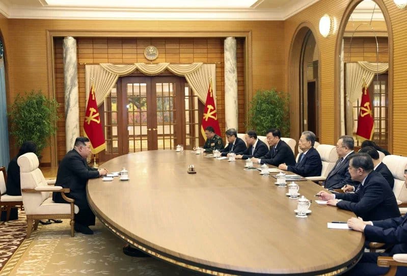 中國人大常委會委員長趙樂際，近期率領代表團拜訪北韓，並與北韓領導人金正恩展開會晤。 圖：翻攝自吳祚來 X（前推特）帳號