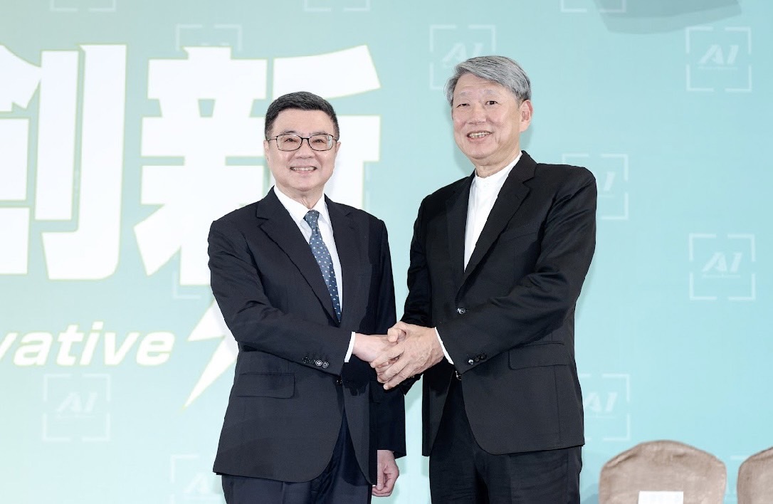卓榮泰舉行記者會，宣布延攬郭智輝候任經濟部長。 圖：民進黨提供
