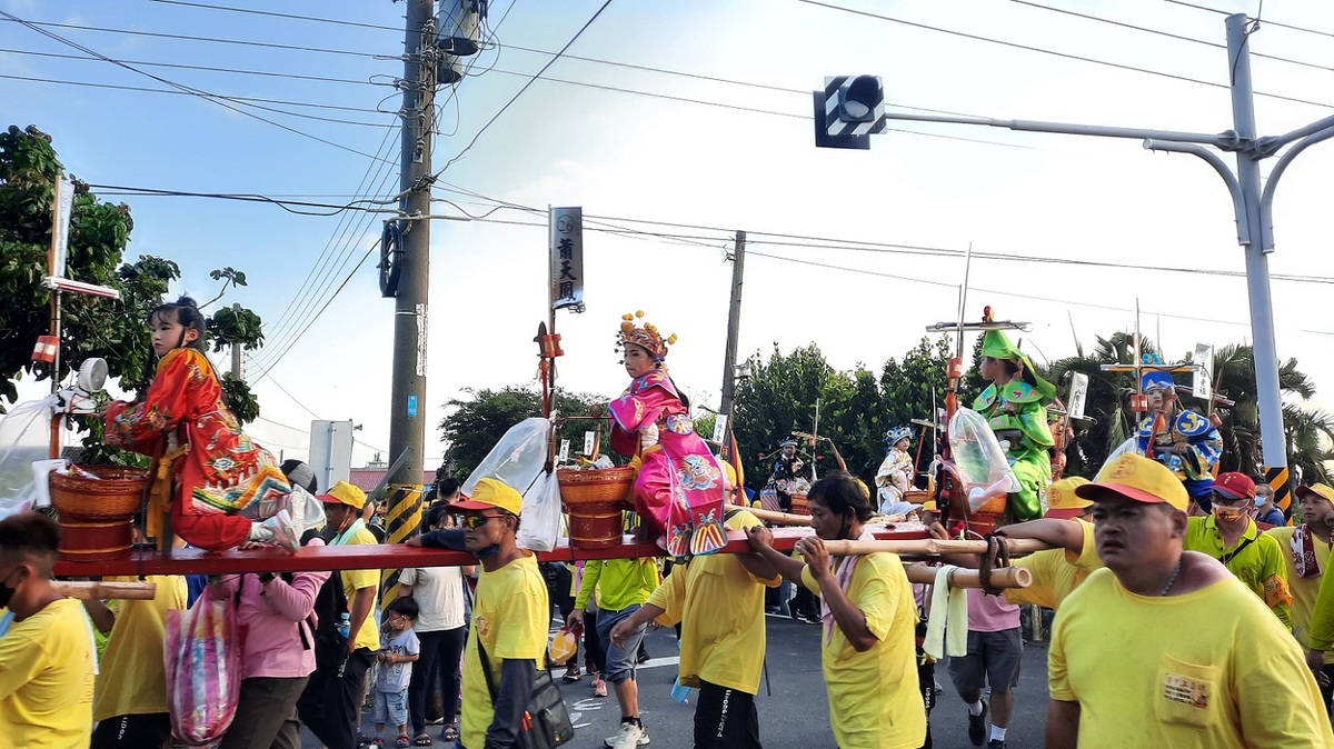 學甲慈濟宮上白礁蜈蚣陣。 圖：南市觀旅局／提供