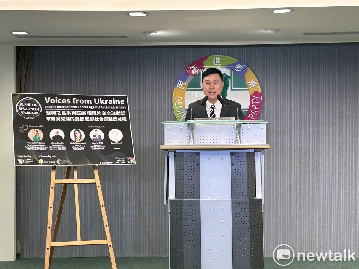 李問宣布民進黨將舉辦「堅韌之島」系列座談。 圖：黃宣尹攝