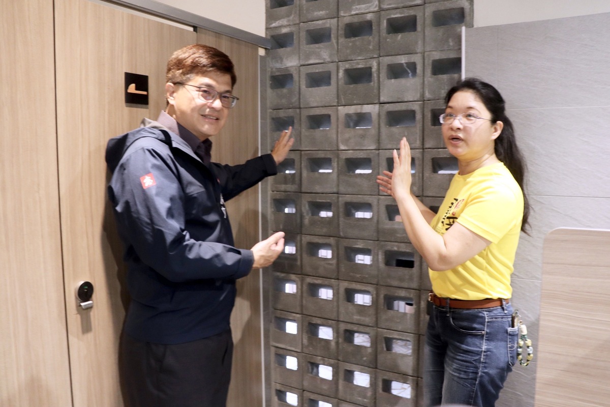 桂林國小廁所內工業風的通風牆。 圖：高雄市教育局/提供