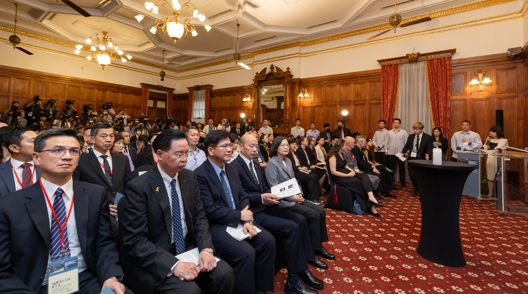 林佳龍陪同蔡英文出席2024年國際猶太大屠殺紀念日活動。 圖：總統府提供