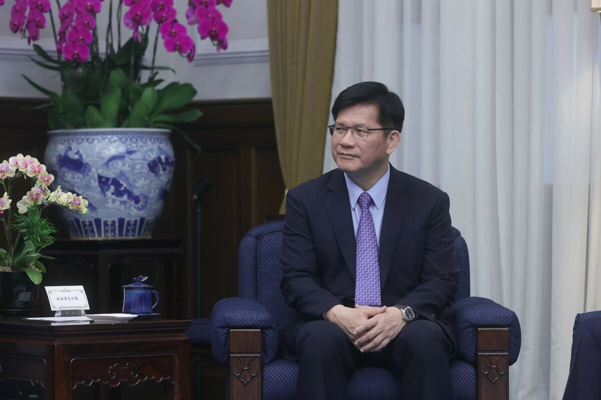 立陶宛外交部前政務次長阿頓梅納斯率領智庫學者來訪，林佳龍陪同蔡英文接見。 圖：總統府提供