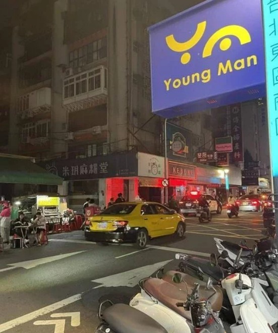 台北市東區今（18）天晚間9點40分左右發生停電。 圖：翻攝PTT
