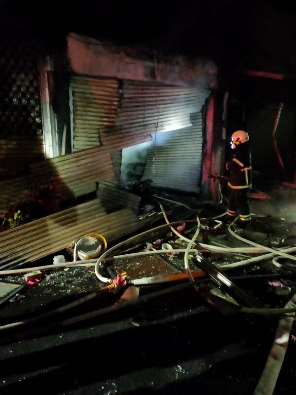 高雄市住宅火警，疑似有人引爆瓦斯釀禍。 圖：高雄市消防局/提供