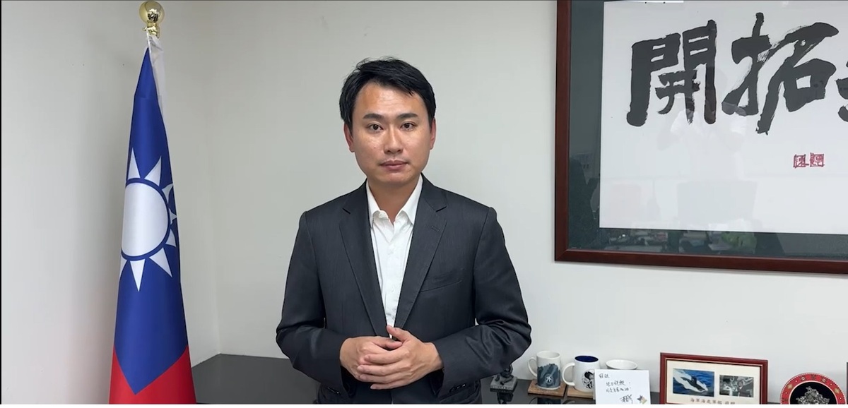 民進黨立委陳冠廷錄製影片呼籲台灣應該密切觀察中東局勢的變化，以國防部為首的國安單位也必須學習、應用以色列與伊朗雙方的戰術、戰略等，避免未來台海局勢升高。 圖：擷自陳冠廷提供影片