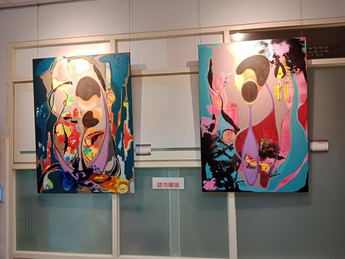 傑出校友藝術家何匯百也展出個人畫作約30幅。 圖：孫家銘攝
