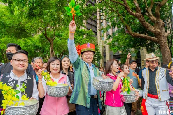 近期因寶林茶室引發的食品安全問題而受到影響。為此，桃園市市長張善政於 20 日在臉書上發表貼文表示龍岡米干節正式開幕，市府與業者一起努力，致力於確保食品安全。 圖 : 翻攝自張善政臉書