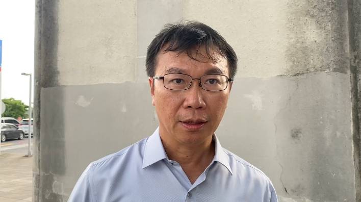 高市運動發展局長侯尊堯說明造成洪一中被困原因。 圖：孫家銘翻攝