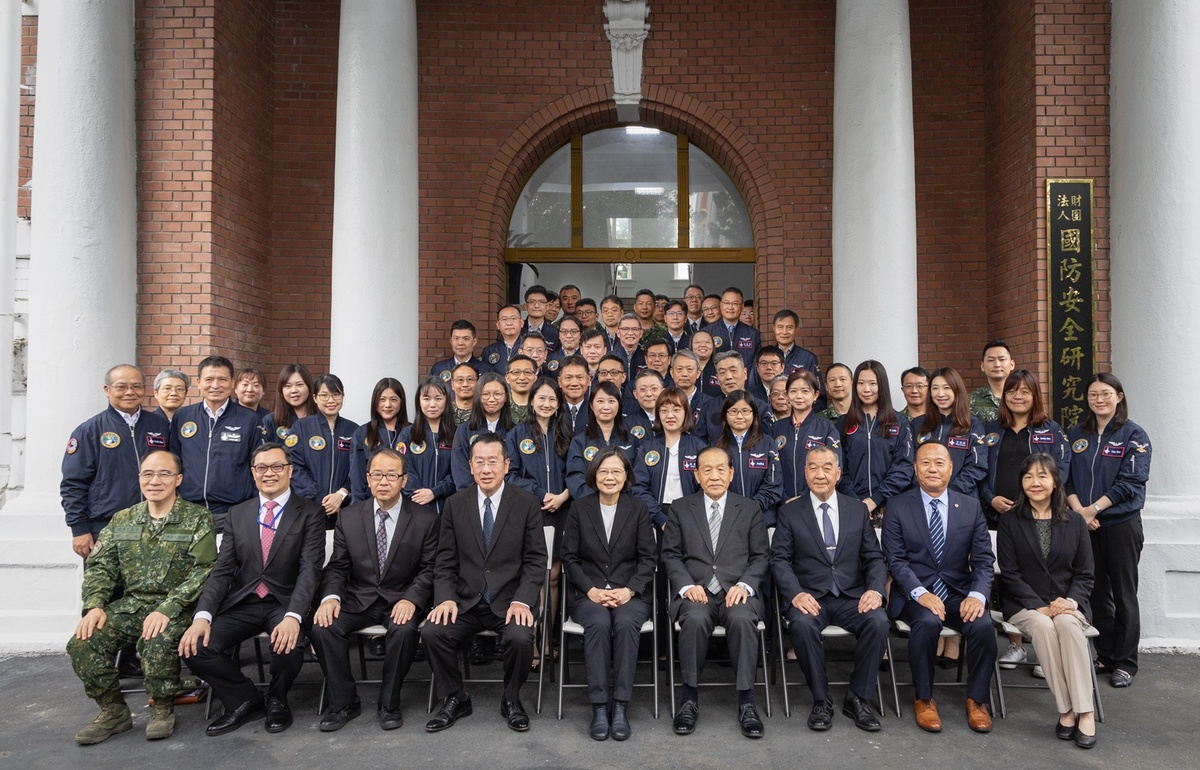 總統蔡英文視察國防安全研究院。 圖：總統府提供