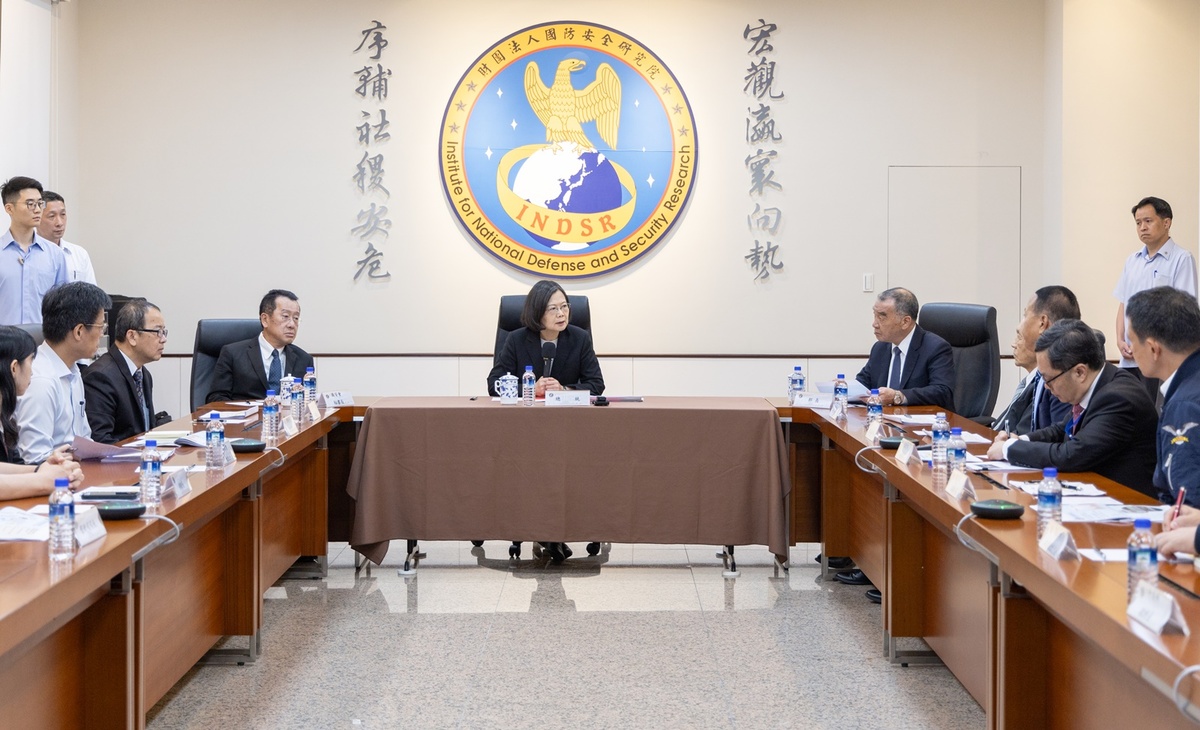 總統蔡英文視察國防安全研究院。 圖：總統府提供