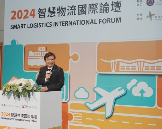 交通部長王國材表示，桃園航空自由港區的發展已成功吸引了AI晶片製造商輝達的進駐，而高雄港的第七貨櫃碼頭也將於7月全面啟用。 圖：交通部／提供