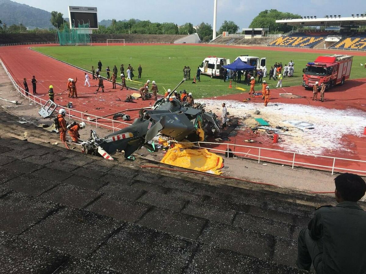 馬來西亞皇家海軍傳出直升機相撞意外，2機10人全數罹難。 圖：翻攝「X」@TreasChest