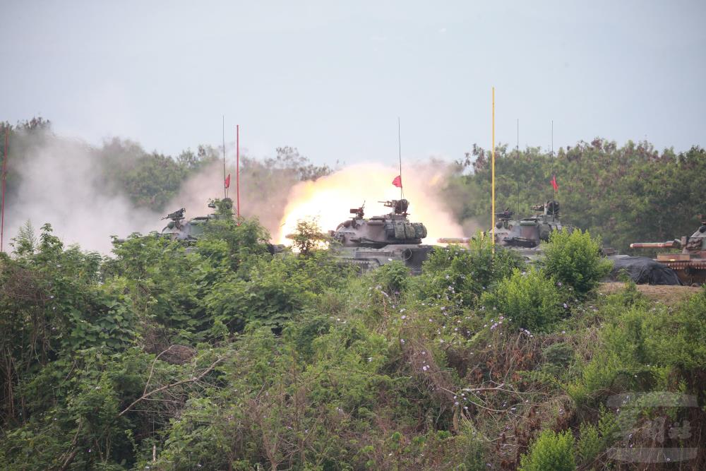 聯兵3營官兵向目標區發起攻擊。 圖：軍聞社提供