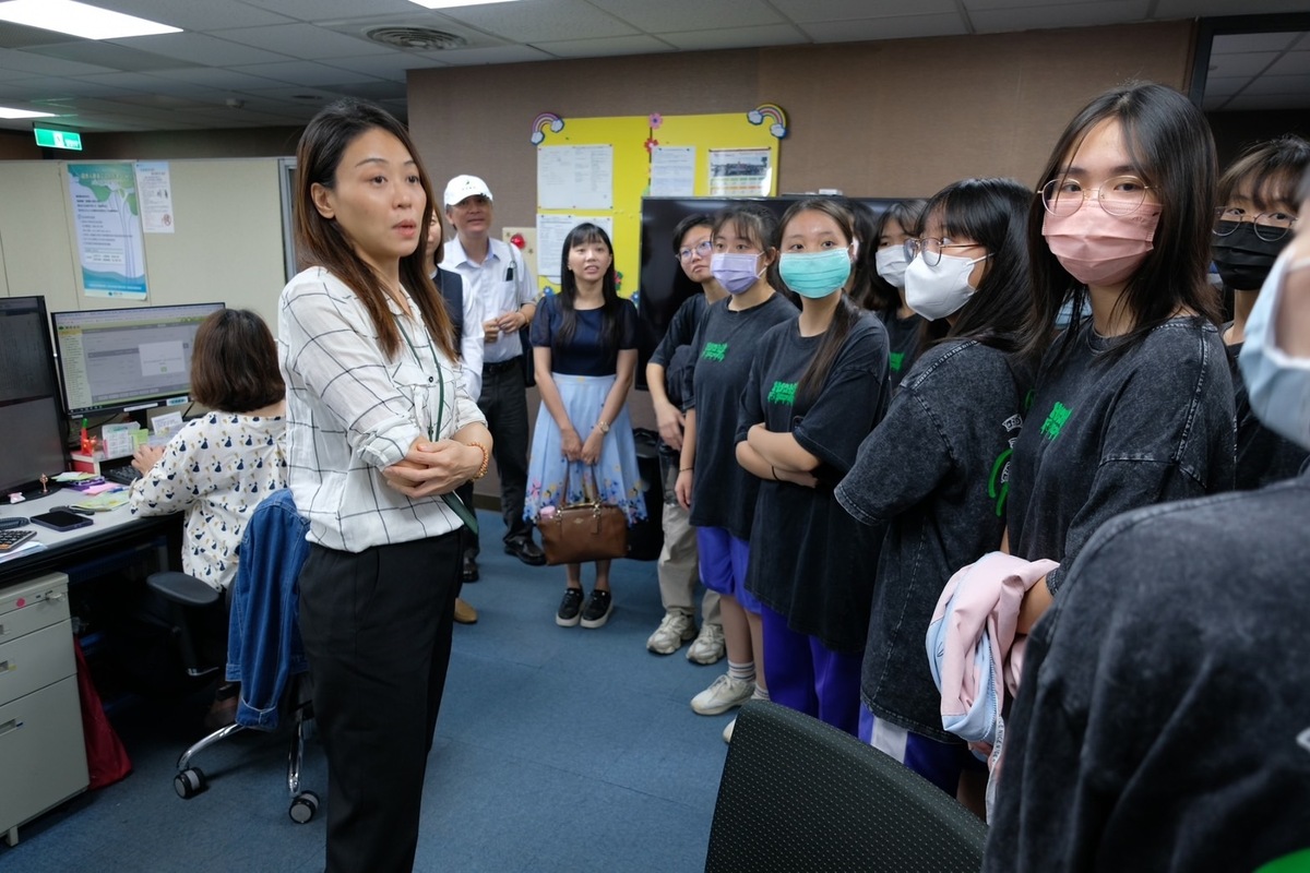 學生現場踴躍提出問題。 圖：小港高中/提供