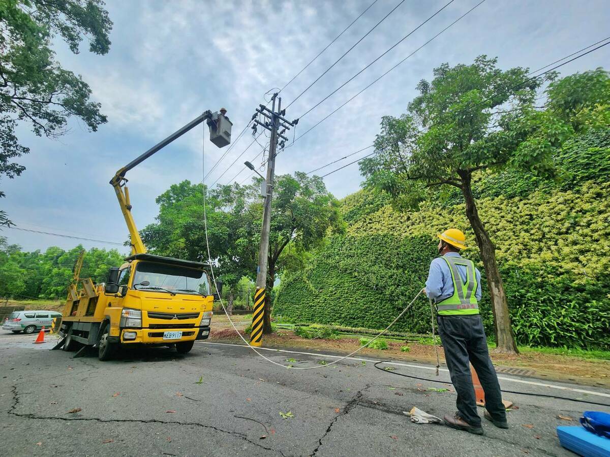台電欲引進移工提高供電妥善率。 圖：台電高雄區處/提供（資料照）。
