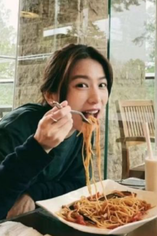 田馥甄在2022年時在義大利裔的美國眾議院議長裴洛西訪台期間，分享吃義大利麵的照片而意外遭到中國網友抵制。 圖：翻攝自微博