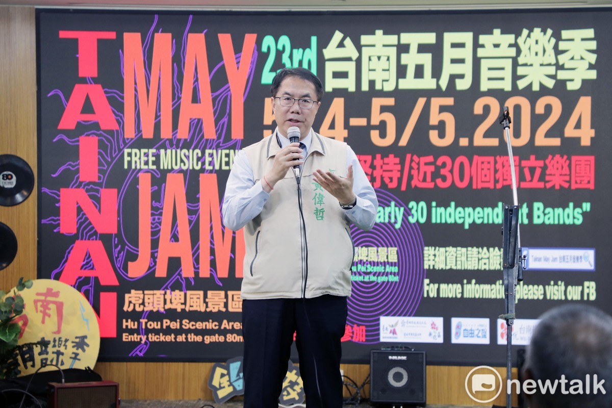 黃偉哲受訪時表示，他不知道這個傳言從何而起，做完任期是政治人物跟選民的約定，並引述六祖的話「菩提本無樹，明鏡亦非台；本來無一物，何處惹塵埃。」表明自己的心境。 圖：黃博郎／攝
