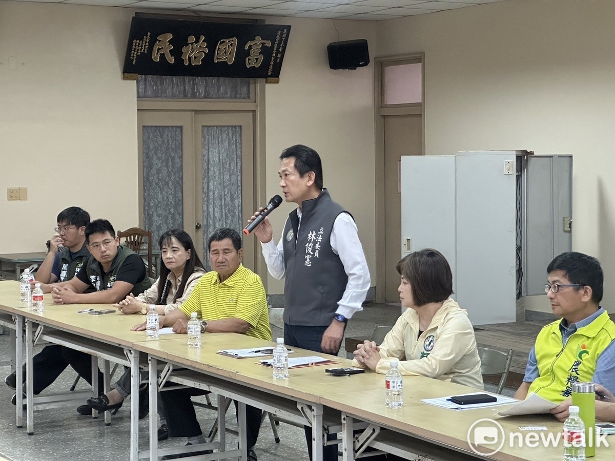 正值產季的綠竹筍疑似因雨量過少、氣溫過高，導致綠竹筍出筍不佳，立委林俊憲、賴惠員邀集台南市農業局、農業部農糧署及白河區公所，會同台南市議員李宗翰、沈家鳳以及王宣貿三位在地議員共同前往產地與農民座談，關心綠竹筍收成狀況。 圖：林俊憲服務處提供