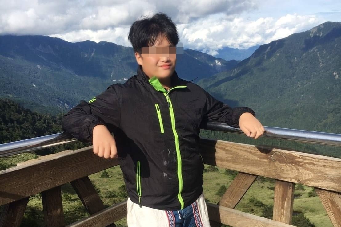 孝順的黃姓高三生參加建教實習就是為了補貼家用，沒想到在上班途中遇上地震，遭落石重創。 圖：翻攝黃姓高三生臉書