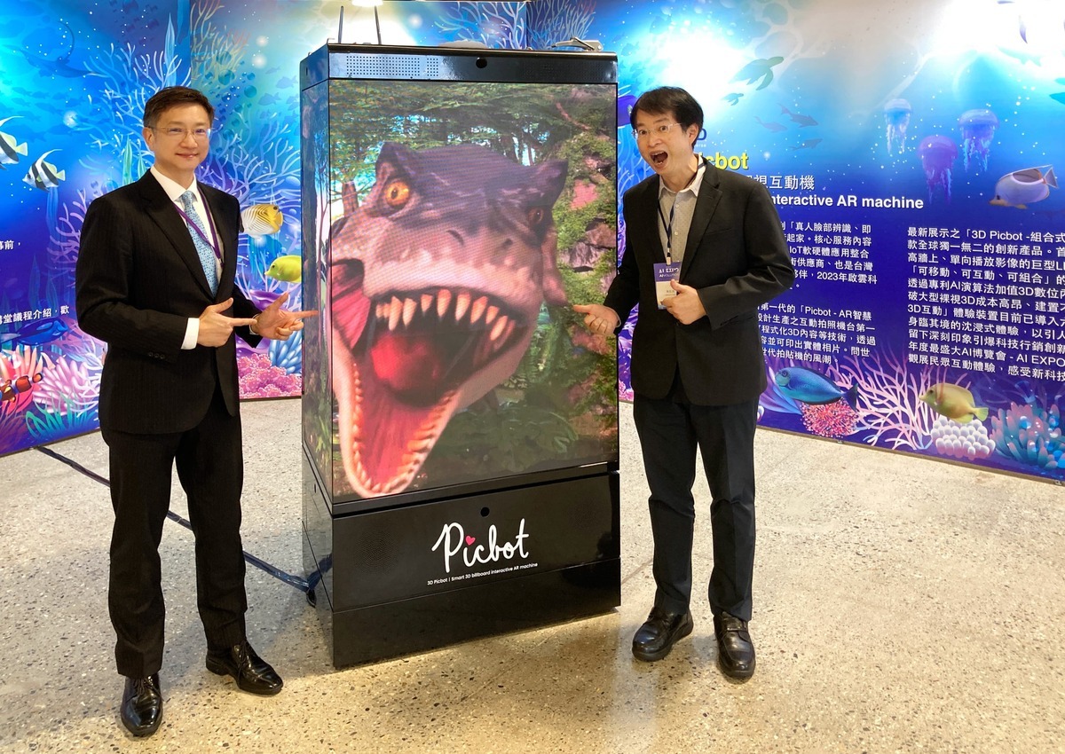 啟雲科技董事長暨執行長丘立全與六福旅遊集團資訊處 黃鉦盛協理。 圖：啟雲科技／提供