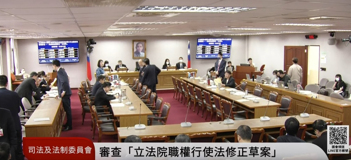 藍營提《刑法》修正草案，增訂和美國相似的「藐視國會罪」，歐洲商會對此向外商示警。黃帝穎稱其中原因，是因為藍白版本不符合美「正當法律程序」。 圖：取自YT「國會頻道」