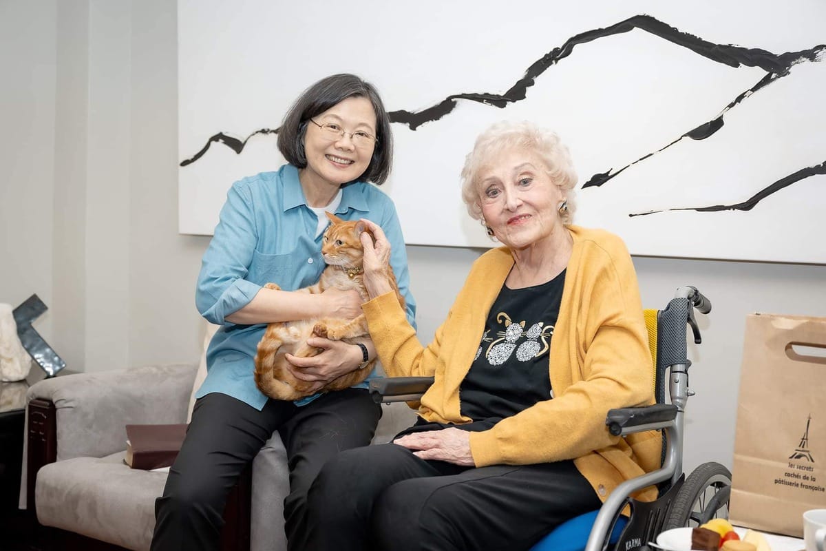 蔡英文過去與彭蒙惠多所互動，也曾大聊寵物經。 圖：翻攝自蔡英文臉書