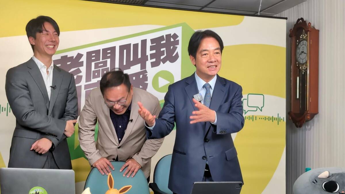 賴清德突襲現身民進黨直播節目《老闆叫我開直播》。 圖：民進黨提供