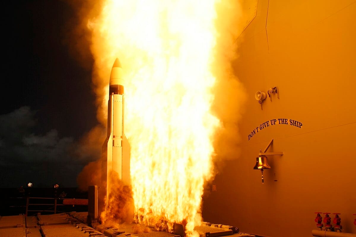SM-3導彈在以色列抵禦伊朗攻擊時發揮效用 取自維基百科　by Lt. Chris Bishop Deputy Director, U.S. Navy , Public Domain