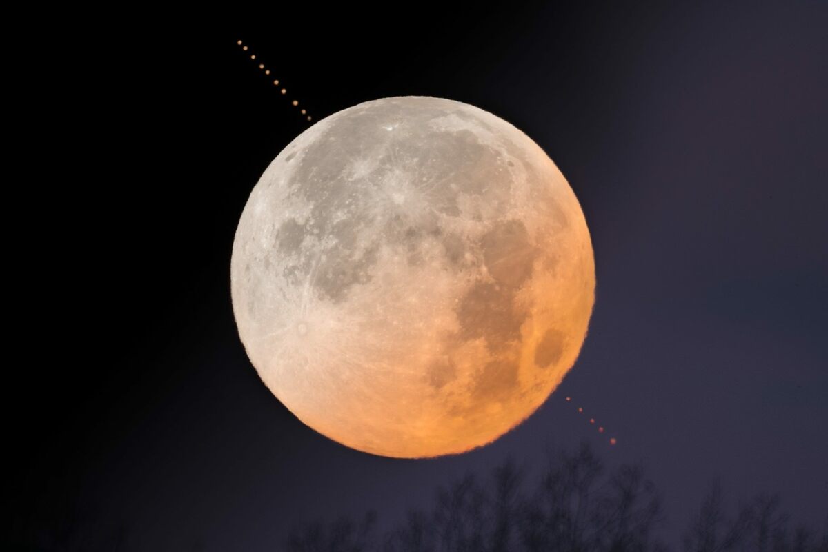5月5日的「月掩火星」發生於上午10時38分至11時57分，由於在白天，需使用天文望遠鏡才能觀賞。這也是台灣自 2019年後再次出現月掩火星，在夜間發生且適合觀賞的月掩火星，則要等到2136年。 圖：翻攝自台北市立天文館官網